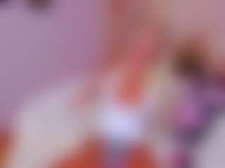 Live cam show with AwwElla - Bedroom on Camsoda