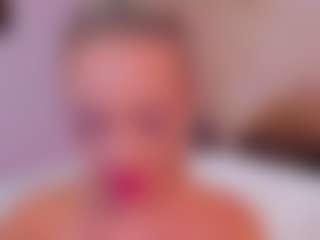 Live cam show with AwwElla - Bedroom Blonde Hair on Camsoda