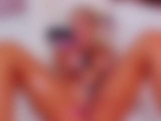 Live cam show with AwwElla - Blue Eyes on CamSodaAdn