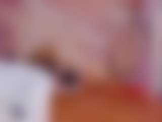 Live cam show with AwwElla - Fingers on Camsoda