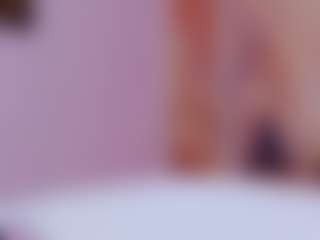 Live cam show with AwwElla - Blonde Hair Petite on Camsoda
