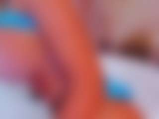 Live cam show with AwwElla - Fingering on madthumbs