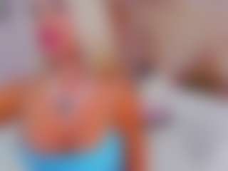 Live cam show with AwwElla - Striptease on WildCum