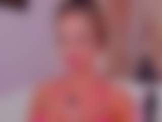 Live cam show with AwwElla - Hush on Camsoda