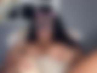 Live cam show with Kitty - Brown Eyes on CamwithHer