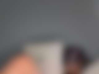 Live cam show with Kitty - Shaved Pussy on Camsoda