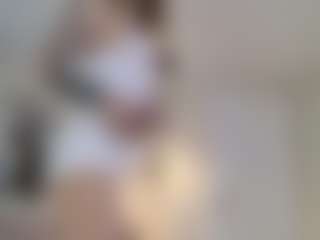 Live cam show with Lenna - Petite on Camsoda