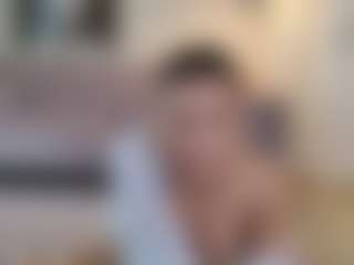 Live cam show with Lenna - Shaved Pussy on Cam Slut