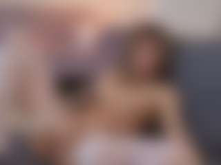 Live cam show with Lenna - Fingers on Camsoda