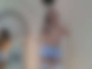 Live cam show with Lenna - Fingers on Camsoda