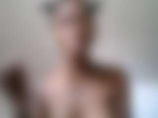 Live cam show with Slim Busy - Smoking on Hubzter Live