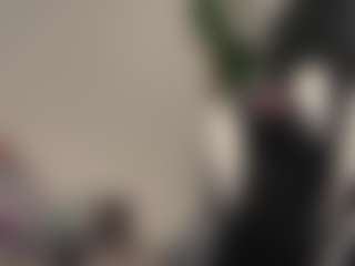 Live cam show with 4'11 petite and curvy mixed girl - Twerking on sexylive.show