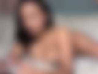 Live cam show with Camsoda Celine - Curvy Toys on StripNow