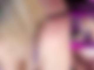 Live cam show with helenstaruk - Blonde Hair MILF on xDating