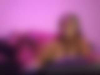 Live cam show with Queen Cherise Roze - Dildo on Camsoda