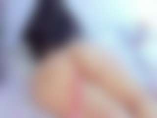 Live cam show with Sweetcurvy - Shaved on TeamSkeetLive