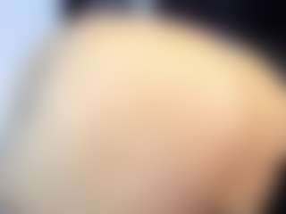 Live cam show with Sweetcurvy - College on AdultVida.com