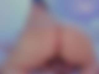 Live cam show with Sweetcurvy - Deepthroat on livesuperchat.net