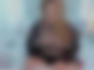 Live cam show with Sweetcurvy - Shaved on Camsoda
