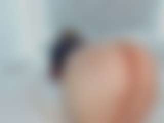 Live cam show with Sweetcurvy - Living Room on LiveSexCams6