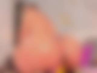 Live cam show with Emily Leah - Latina on iamadamtest123.com | colombia