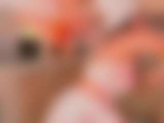 Emily Leah MILF webcam performer live streaming