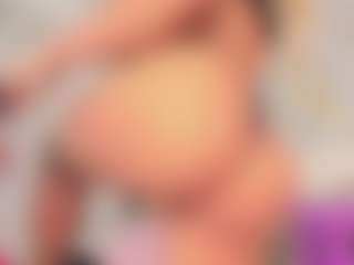 Live cam show with Emily Leah - Fingering on Camming Site