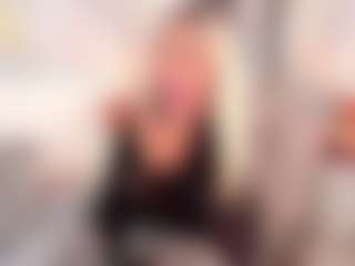 Live cam show with Emily Leah - Public on Camsoda