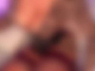 Live cam show with Emily Leah - Brown Eyes Blonde Hair on Dare Cams