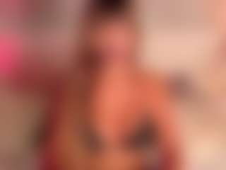 Live cam show with Emily Leah - Public Curvy on Camsoda