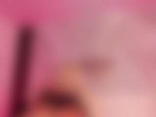 Live cam show with Emily Leah - Shaved Pussy MILF on Camsoda