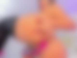 Live cam show with Emily Leah - Skinny on Latina Girls