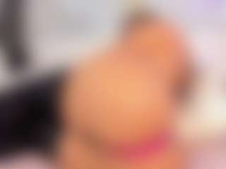 Live cam show with Emily Leah - Brown Eyes MILF on Latina Girls