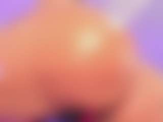 Live cam show with Emily Leah - Skinny on Camsoda