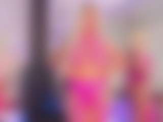 Live cam show with Emily Leah - Blonde Hair Curvy on testsause.com