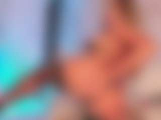 Emily Leah MILF webcam performer live streaming