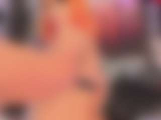Live cam show with Emily Leah - Blonde Hair MILF on x69.live