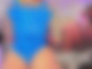 Live cam show with Emily Leah - Athletic Public on Big Tits