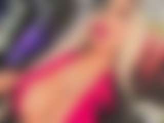 Live cam show with Emily Leah - Blonde Hair Curvy on mypornchat.com