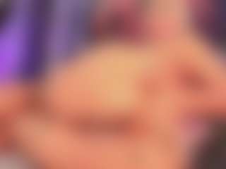 Emily Leah MILF webcam performer live streaming
