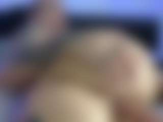 HornyLindzay's Live Sex Cam Show