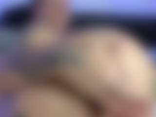 Live cam show with HornyLindzay - Shaved Pussy on slutload