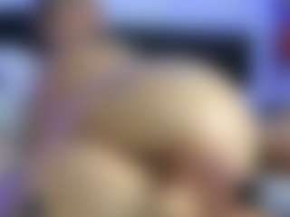 HornyLindzay's Live Sex Cam Show