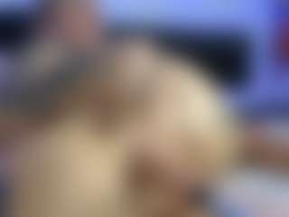HornyLindzay's Live Sex Cam Show