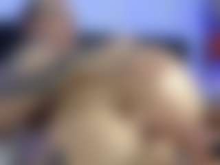 HornyLindzay's Live Sex Cam Show