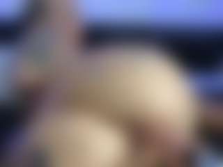 HornyLindzay's Live Sex Cam Show