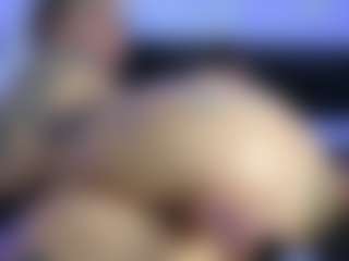 HornyLindzay's Live Sex Cam Show