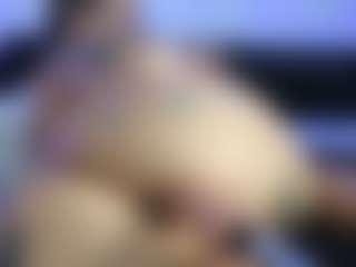 HornyLindzay's Live Sex Cam Show