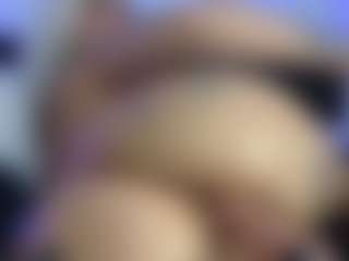 HornyLindzay's Live Sex Cam Show