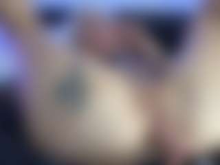 HornyLindzay's Live Sex Cam Show